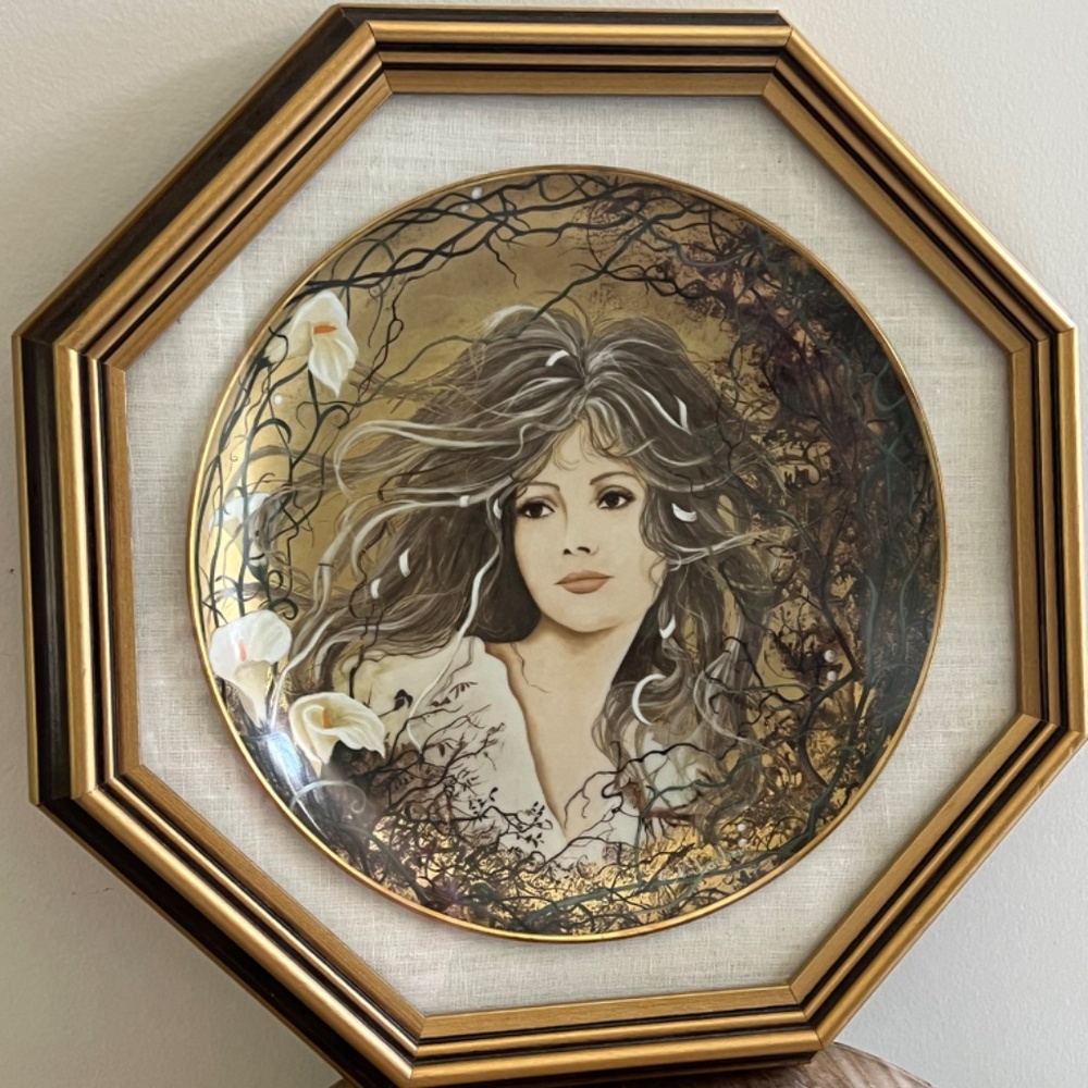 Vintage Framed Romantic Portrait Series Plate 'Lilie'